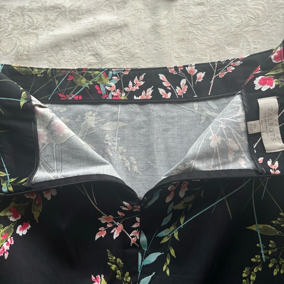 Talbots Colorful Floral Lightweight Pencil Skirt, Size 10 Petite - Picture 6 of 9